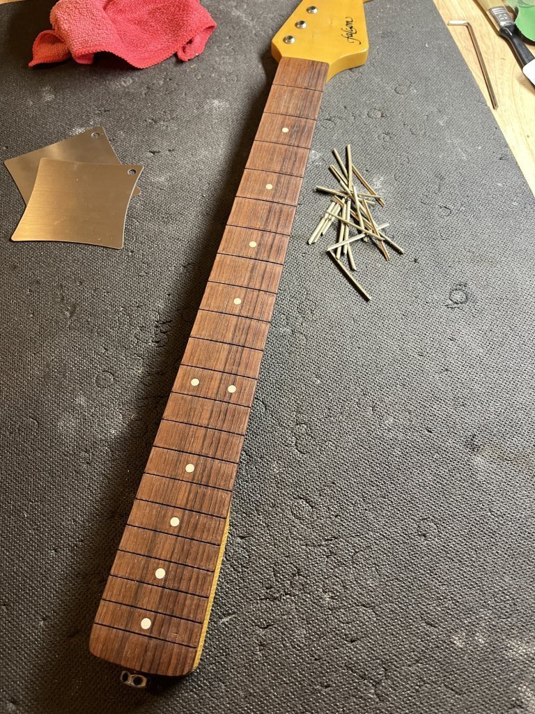 Falcon Strat — Resetare tastieră, shimbat radius, retastare, nut nou & setup