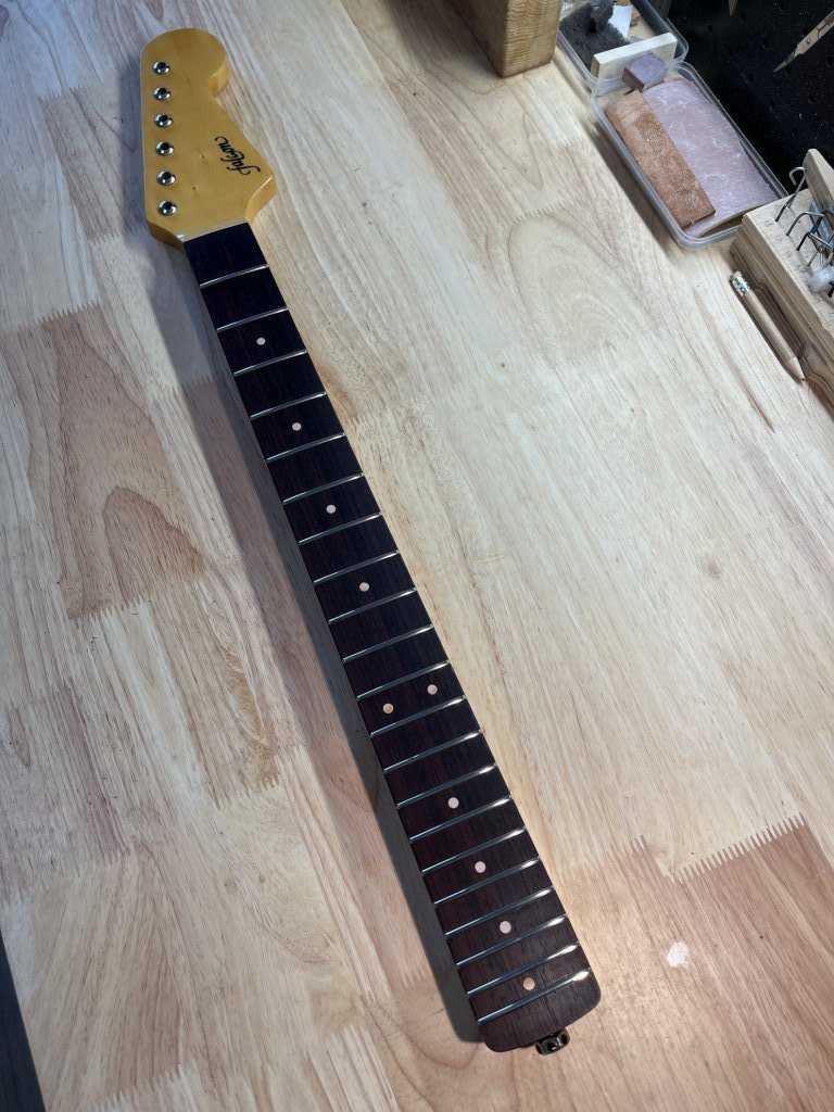 Falcon Strat — Resetare tastieră, shimbat radius, retastare, nut nou & setup