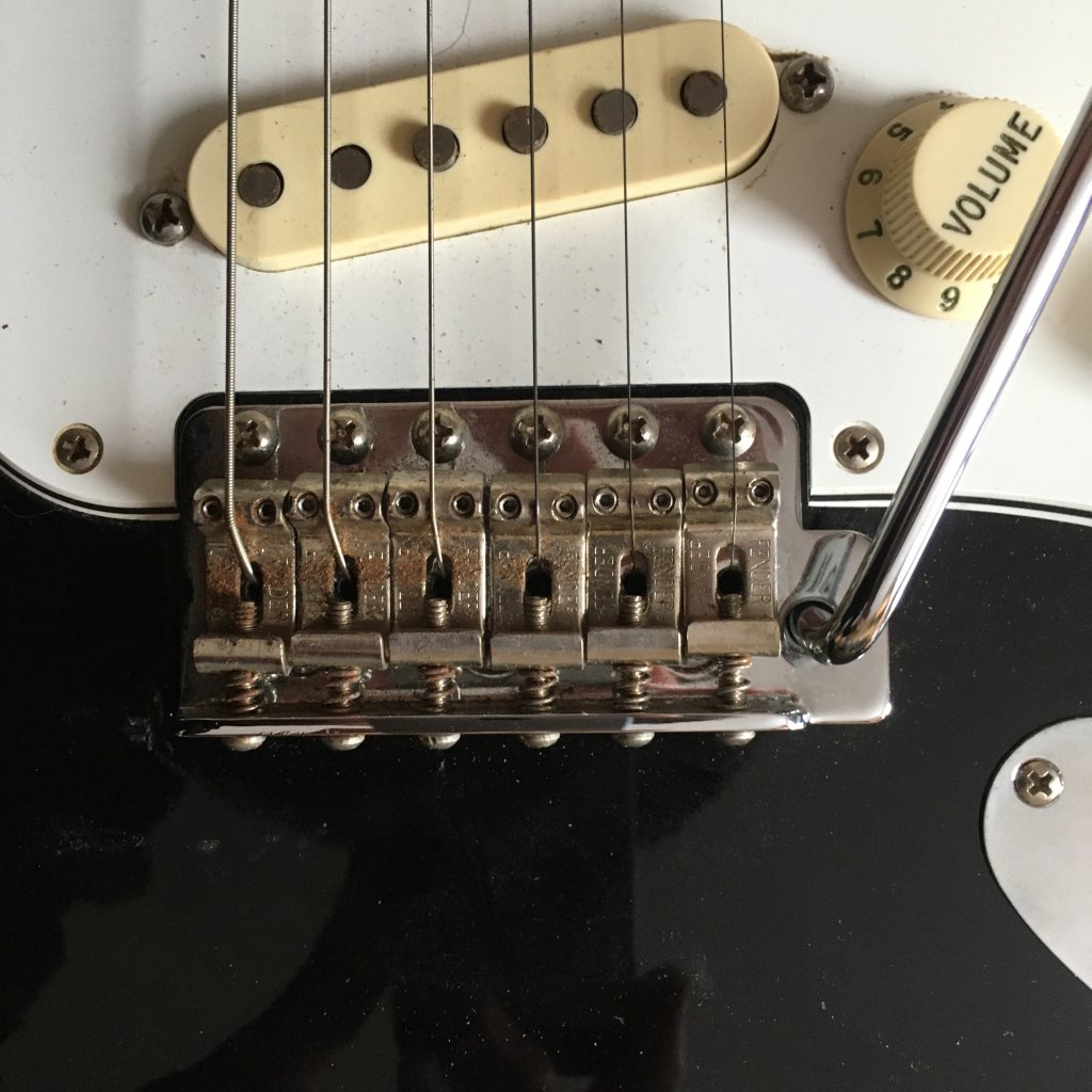 Fender Jimi Hendrix Stratocaster — rectificare taste, îndepărtare rugină hardware, nut os & setup