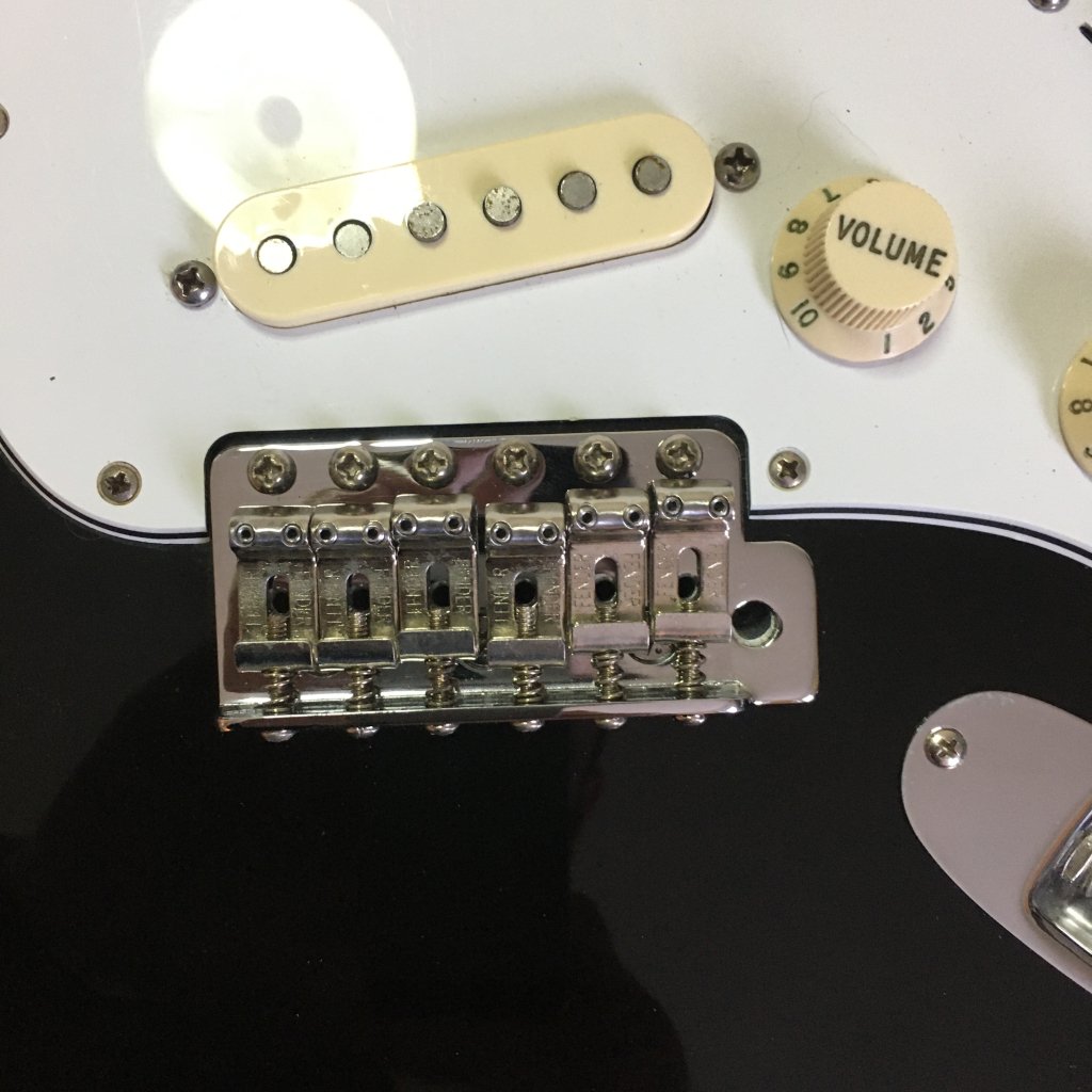 Fender Jimi Hendrix Stratocaster — rectificare taste, îndepărtare rugină hardware, nut os & setup