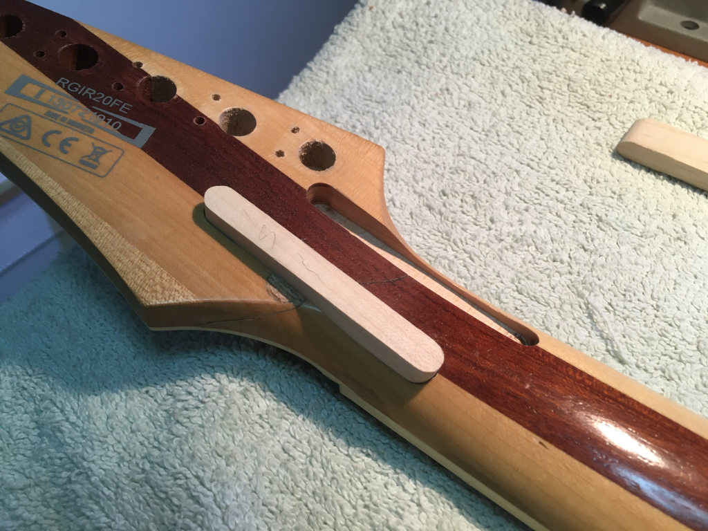 Ibanez RG Iron Label — reparație grif rupt, rectificare taste și setup